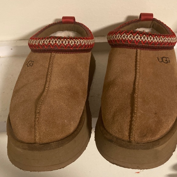 UGG Tan Platform Slippers with Red Accents - Picture 1 of 8